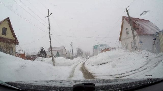Весенний снегопад в Вольске. С Северного по ул. Клочкова и до храма. 23 марта 2019 г. смотреть онлайн