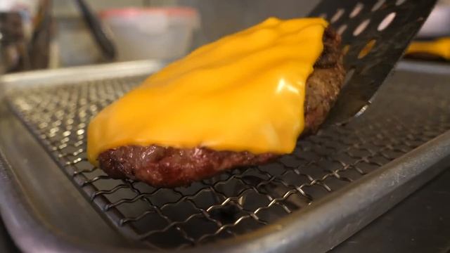 직화그릴 수제 치즈버거 / grilled cheese burger - korean street food смотреть онлайн