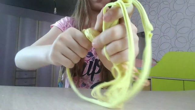 Я из маленького куска жёлтого цвета добавила в огромный слайм! И он стал жёлтый 😶 смотреть онлайн