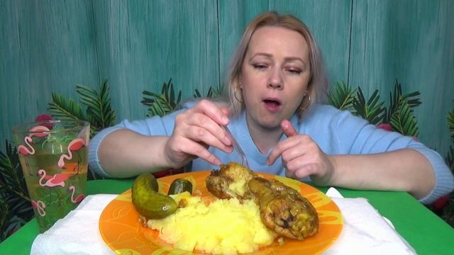 МУКБАНГ КАРТОФЕЛЬНОЕ ПЮРЕ С КУРИЦЕЙ///MUKBANG ПЮРЕ С КУРИНЫМИ НОЖКАМИ///ДОМАШНЯЯ ЕДА///не АСМР/// смотреть онлайн