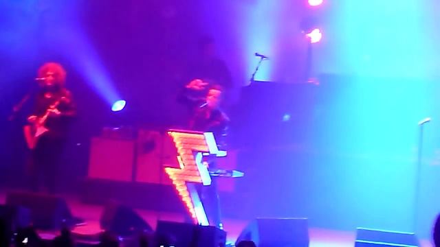 The Killers performing "Smile Like You Mean It" live at NSSN @ Oracle Arena on December 8, 2012 смотреть онлайн