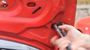 Установка упоров капота (амортизаторов) на VW Golf Plus  (www.upora net)