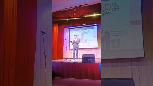 Литературно-поэтический перформанс "Любить привелегия храбрых".