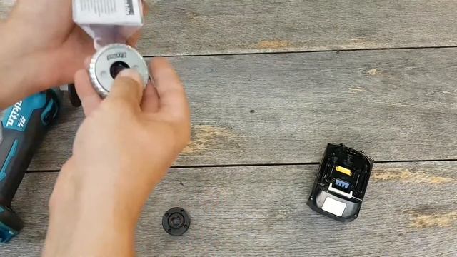 Аккумуляторная болгарка Makita DGA504Z смотреть онлайн