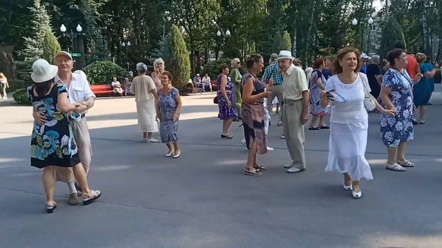 Тополя, тополя все в пуху...?? Счастливые минуты в парке Горького ??Харьков 2021