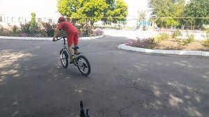 как кататься на заднем колесе на маленьком велике