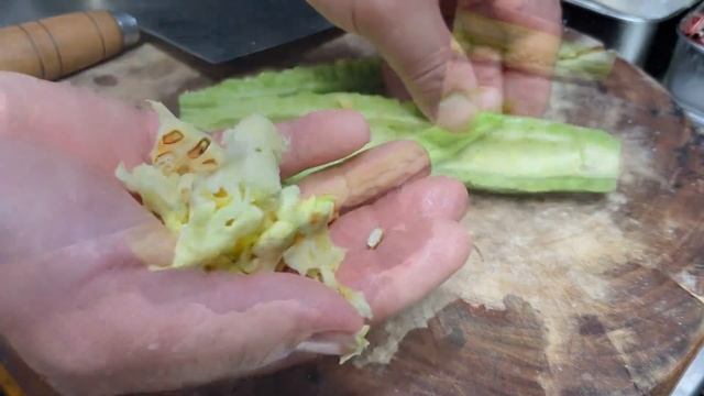 在家做苦瓜炒牛肉不好吃，大廚教你技巧，脆綠不黃， 嫩滑入味【留意美食】#苦瓜炒牛肉 #牛肉苦瓜食譜 #beefrecipe