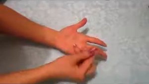 Пальчиковая гимнастика Сидит белка на тележке