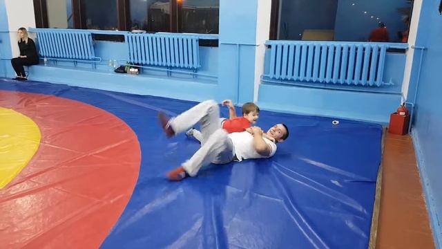 Бескомпромиссный бой чемпиона мира по самбо))) смотреть онлайн