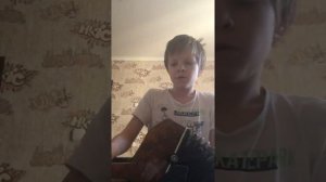 Подробнее объясняю как играть на детском аккордеоне малыш