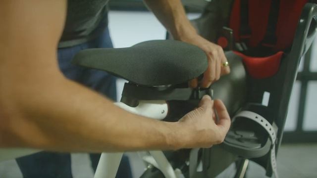 Hamax Caress Rack Mount child bike seat - see how to assemble смотреть онлайн