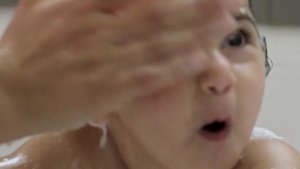 Как мыть и причесывать волосы ребенка?