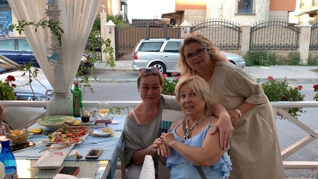 Поморие. Мария Аронова, которую мы встретили уже ресторане Роуз Гарден, плавно переместившись? смотреть онлайн