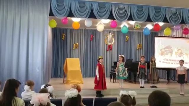 Выход Царя ?Посвящение в первоклассники. Артём. Музыкальная школа. Воркута смотреть онлайн