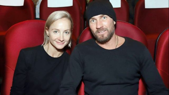 ПЕРВУЮ ЖЕНУ БРОСИЛ, а ВТОРОЙ ПРОСТИЛ ИЗМЕНУ |Как сложилась личная жизнь фигуриста Романа Костомаров смотреть онлайн