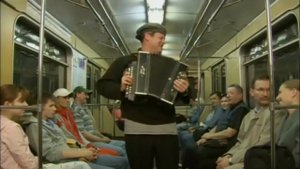 6 кадров. Костюмчик новенький, колесики со скрипом…