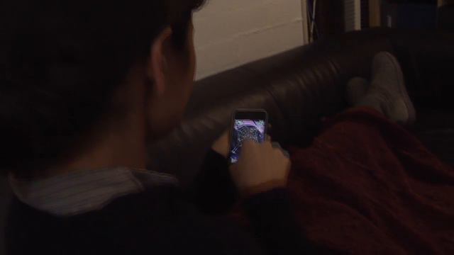 Spider Pebble - Priscilla from Zamodo playing game