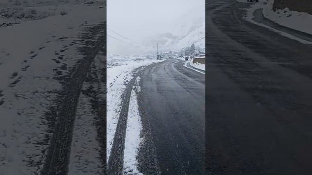 snowfall in Sri badrinath #short #indiayoutubeshort #ukdevdarshan #viral #badrinath #himalaya #auli