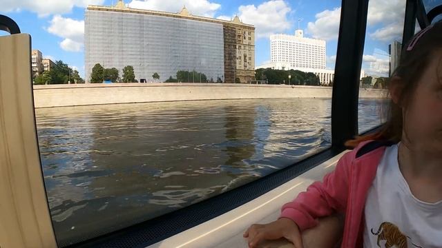 Речной транспорт Москвы. Электрические речные суда.