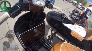 Ретро мотороллер Vespa с коляской. Классический тюнинг мотороллеров. Ретро мопеды