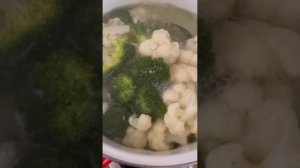 Цветная капуста и брокколи в сливочном соусе? #брокколи #цветнаякапуста #второе #гарнир