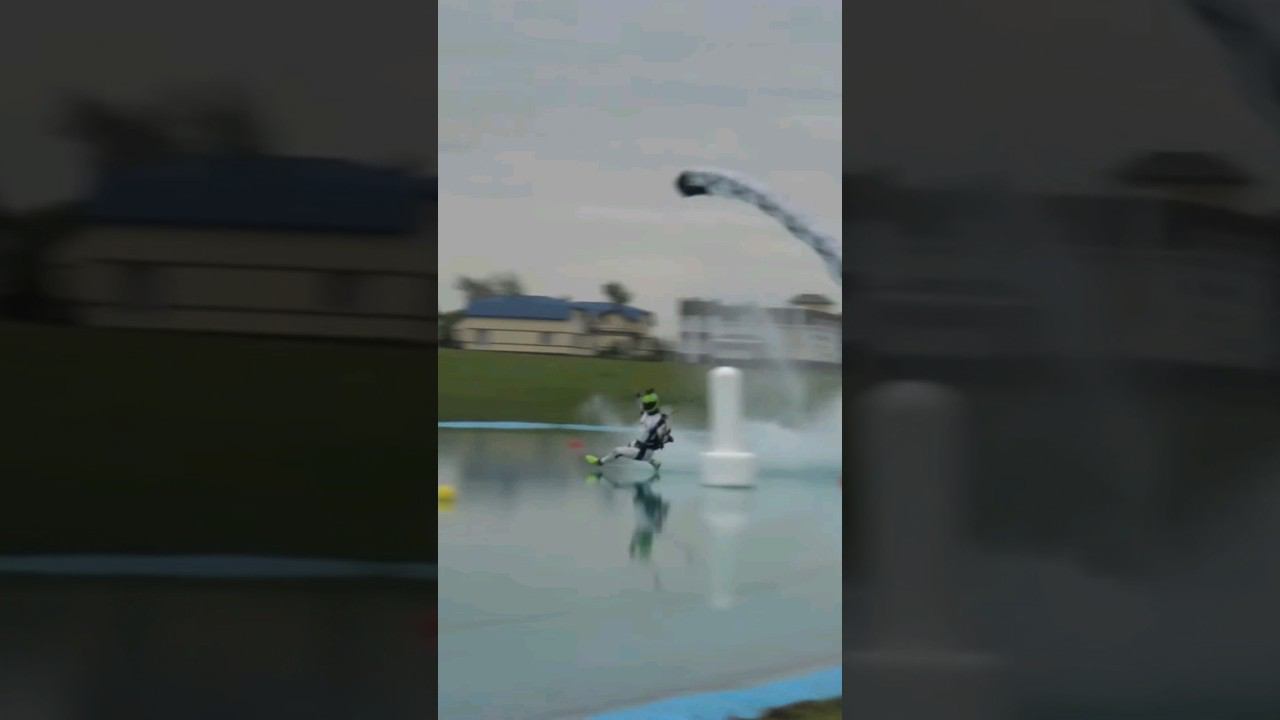 Парашютист не рассчитал выход из пикирования при прыжке с парашютом на воду | #Свуп #Swoop смотреть онлайн