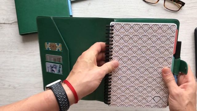 Сравнение обложек из эко кожи лайт и премиум версий