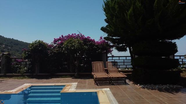 Недвижимость в Турции: вилла в Алании в окружении гор с видом на море || RestProperty ID10711 смотреть онлайн