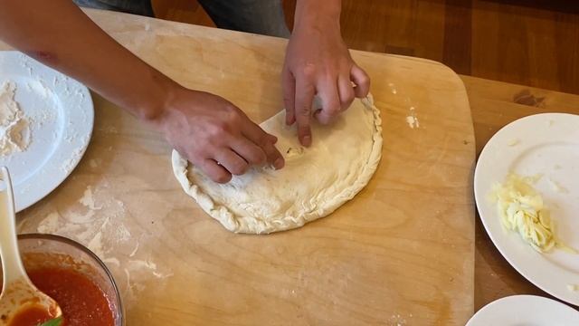 Кальцоне итальянская закрытая пицца дома в духовке. Рецепт из Неаполя | Calzone homemade pizza MOLT