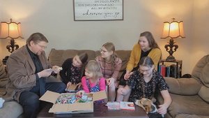 Утро в большой семье. Открываем посылку из Германии. Многодетная Семья Савченко США Savchenko famil