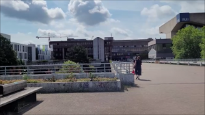 иду вдоль университета