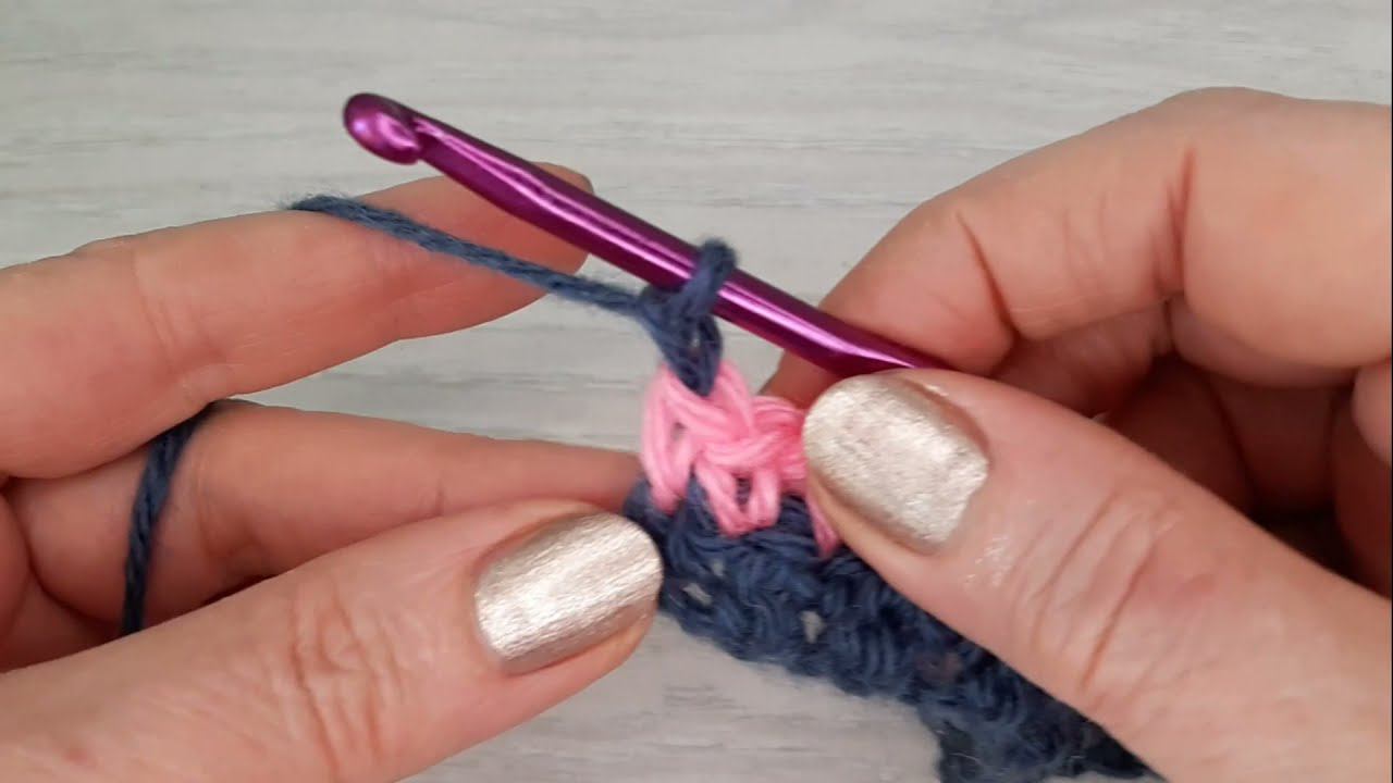 Двухцветный узор крючком для начинающих. смотреть онлайн