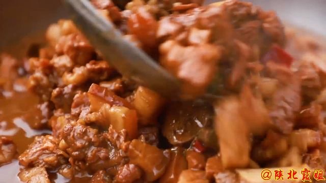 【陕北霞姐】老公借“菜花”作礼，霞姐用猪肉炖1锅，爽脆可口，拌饭吃猛香了！