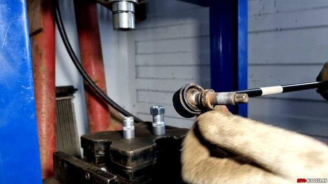 НЕ ВЫБРАСЫВАЙ СТАРЫЕ СТОЙКИ СТАБИЛИЗАТОРА! Ремонт линков смотреть онлайн