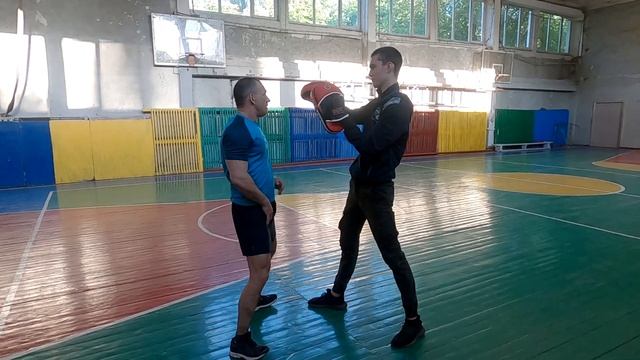 ДВОЕЧКА С ОПУЩЕННЫХ РУК | ЗАПЯСТЬЕМ И ЛОКТЕМ | ЗОЖ | ТРЕНИРОВКИ | УДАРКА смотреть онлайн