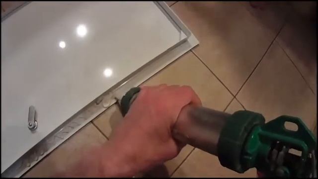 Установка металлического сантехнического люка и карниза