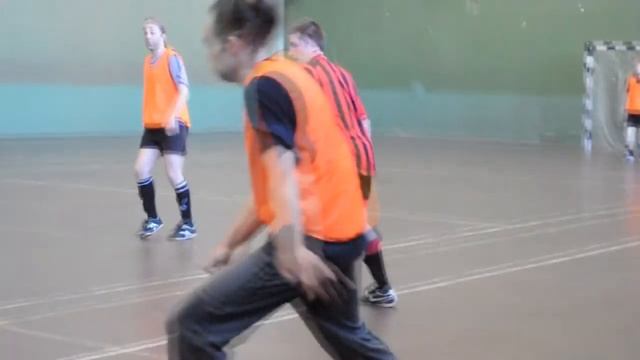 Выше крыши летит мяч смотреть онлайн