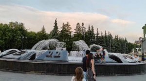 Фонтан "Часы" в г. Уфа, днём (Fountain "Clock" in Ufa, in the afternoon).