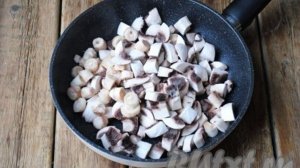 Пирожки с мясом и грибами