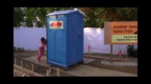 Украла туалет чтобы сделать сюрприз мужу. She stole a toilet to surprise her husband. Lol