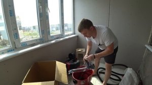 Убираем порог на балкон.  Безмешковый пылесос DLT208.