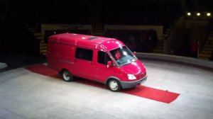 Человека переехала машина