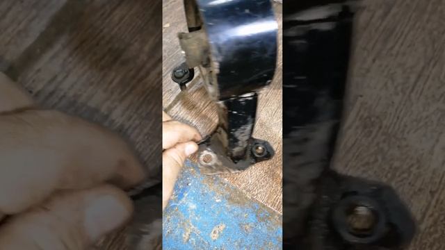 спокойно без проблем и психоза меняем заднюю опору (подушку) двигателя Geely ec7 emgrand