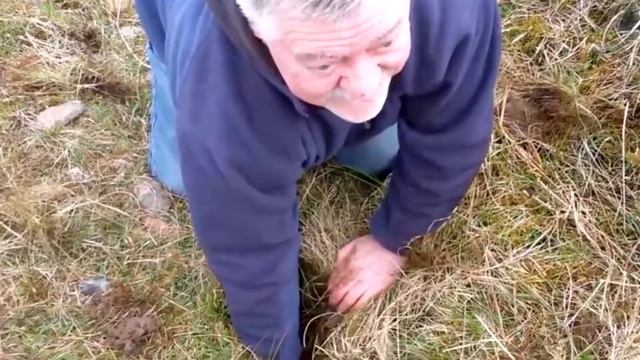 ДРУЗЬЯ УСЛЫШАЛИ КРИКИ ИЗ ТРЕЩИНЫ В ЗЕМЛЕ, А ПОТОМ ОБНАРУЖИЛИ ЭТО... смотреть онлайн