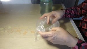 3 способ очистки воды с помощью заморозки, если мало места в морозильной камере.