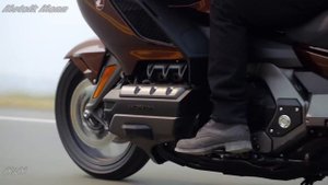 2018 Honda Gold Wing vs BMW K1600 GT/GTL