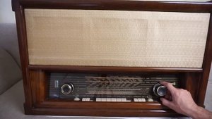 Первопроходец стереофонического звучания Telefunken Opus 2114 Stereo. И таки действительно стерео!