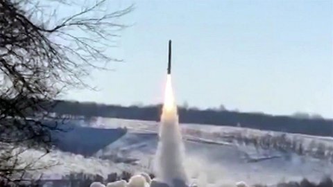 Ракетный комплекс "Искандер" ликвидирует критически важную военную инфраструктуру противника