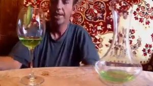 Сомелье огуречных лосьонов. Настоящий профессионал.