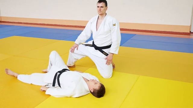 KUSURE KESA GATAME / Удержание сбоку с захватом из-под руки / 崩袈裟固